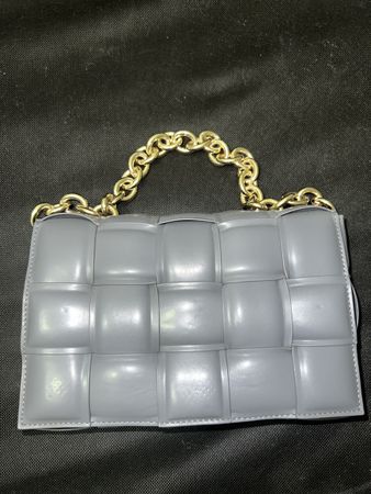 Umhänge Tasche in grau