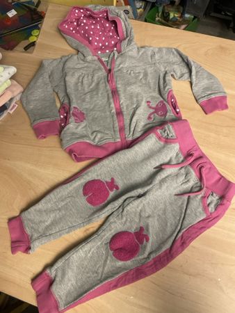 Vertbaudet Set Trainer Jacke Hose grau rosa Gr. 94 cm neuw.