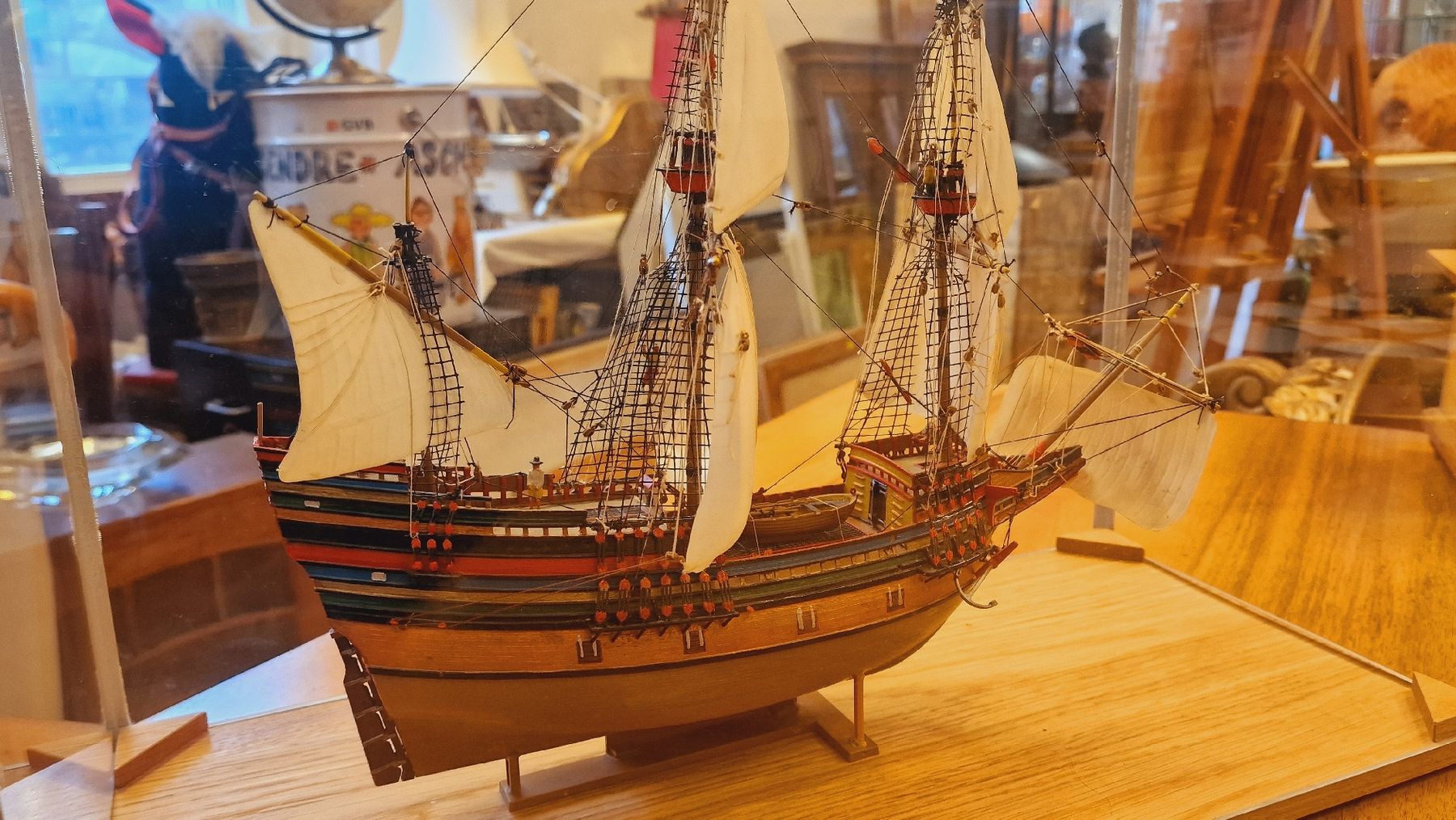 Kit di modellismo & Modellini statici: Schiffsmodell Mayflower mit Vitrine – Usato da BERN venduto da Intarsia 4
