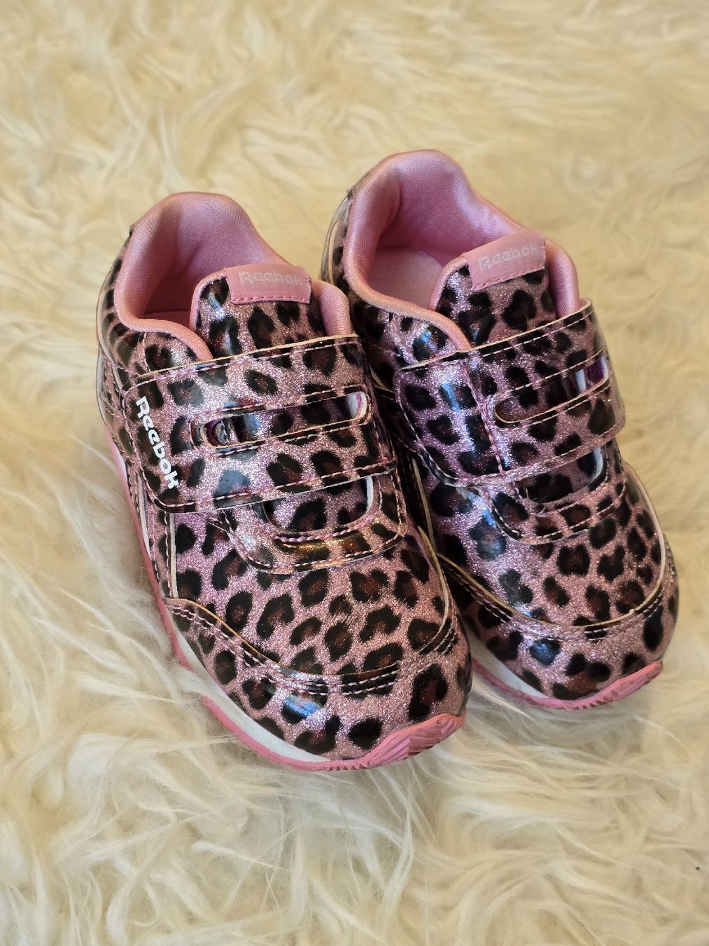 Scarpe per ragazze: Reebok Mädchen Turnschuhe, Gr. 23.5, Pink Leopard – Usato da Reinach BL venduto da snezhana