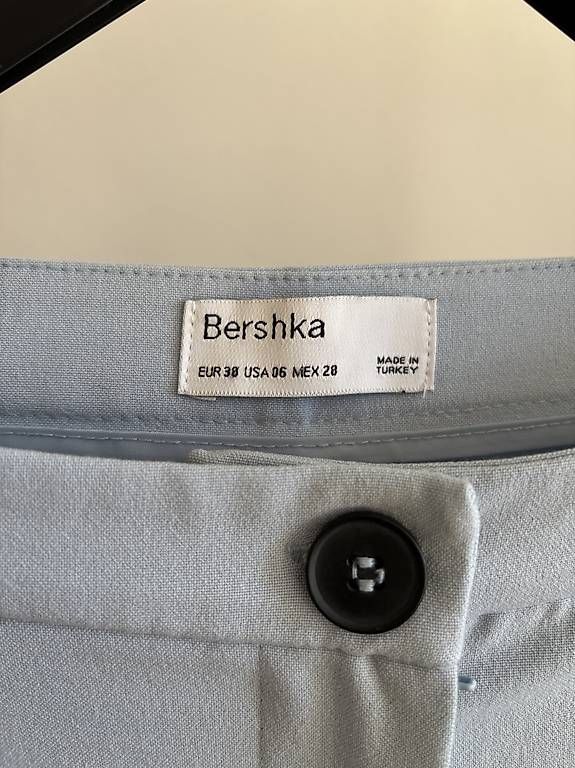 Pantaloni: High waist Hose – Usato da Alpnachstad venduto da mar_6ckd 1