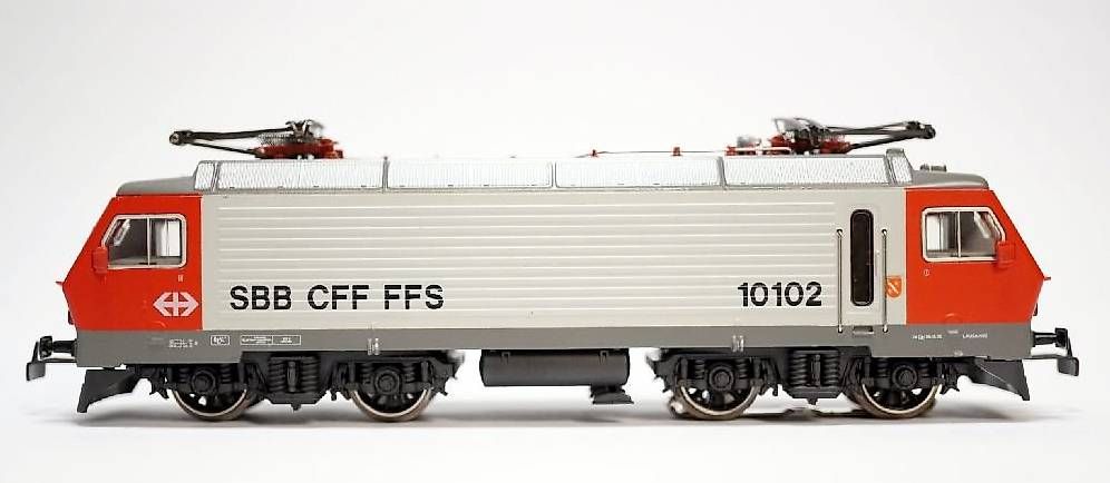 Märklin Modelleisenbahnen: Märklin SBB Lokomotive 3323 – Gebraucht aus Eschenbach von Alicekunst