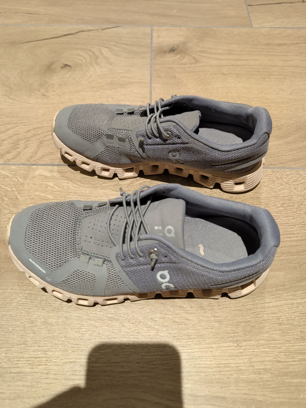 On Scarpe da donna: On Running Cloud Sneaker grau Damen Grösse 37.5 – Usato da Märstetten venduto da schoggi_chaefer92 3