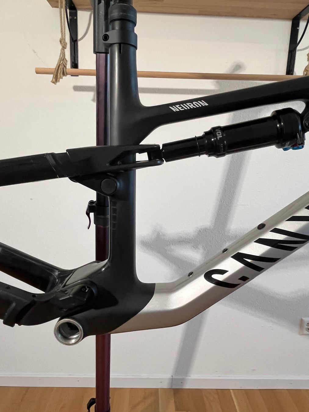 Canyon Ersatzteile: Rahmen Canyon Neuron CF8 2023 Gr. M – Gebraucht aus Basel von baselart 7