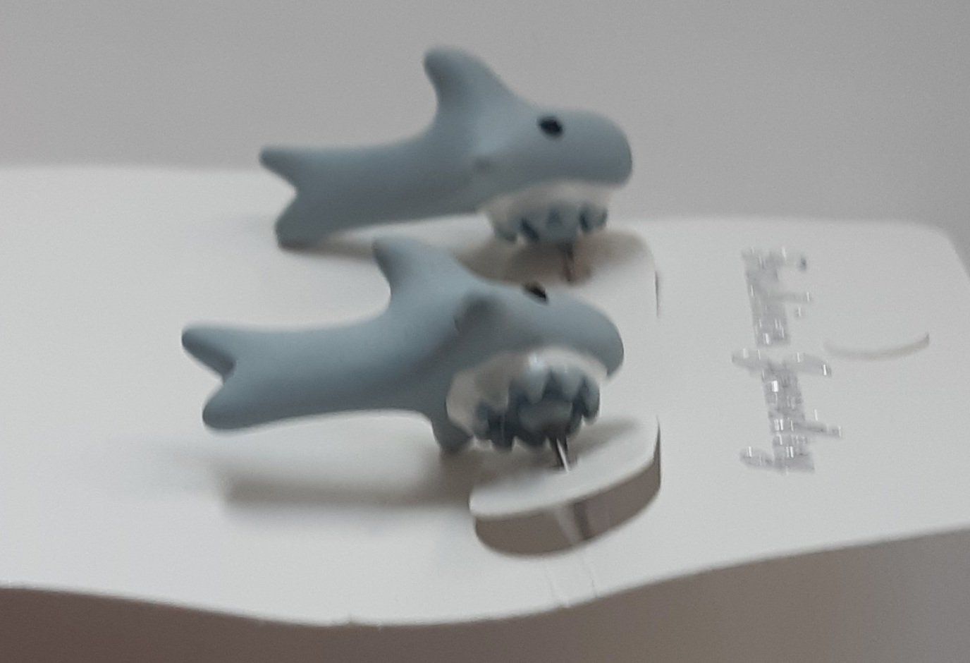 Orecchini pendenti & Orecchini a lobo: Boucles d'oreilles - Requins – Nuovo e nell'imballaggio originale da La Chaux-de-Fonds venduto da beasach 3