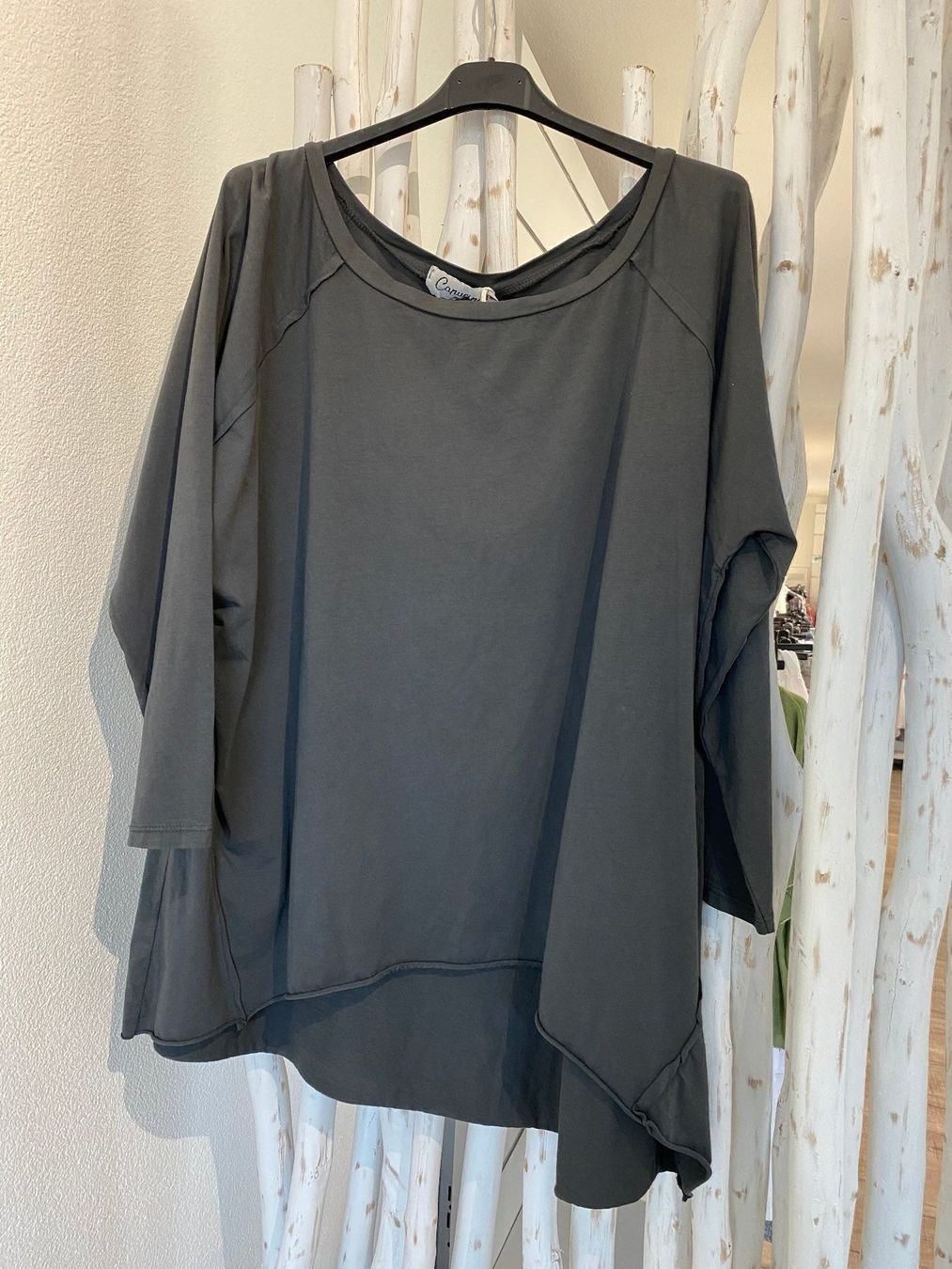 Pullover & Sweatshirts: Oversize Shirt Capucine - Grösse 38-46 /Grau – Neu und originalverpackt aus Eschenbach SG von Peachick 1