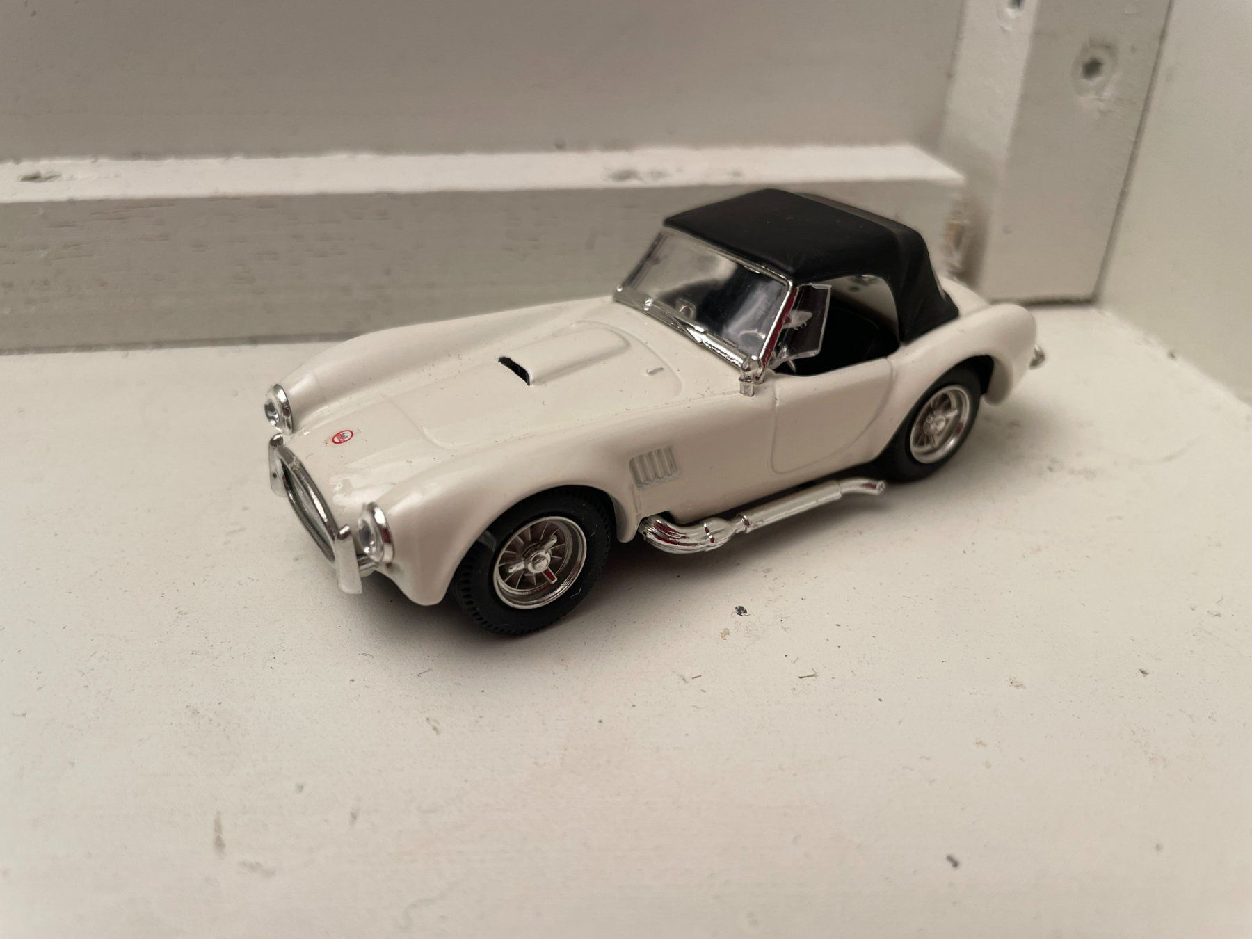 Shelby Collectibles Modellini d'auto: ac cobra 289   box 1:43 – Nuovo (secondo la descrizione) da Wohlen AG venduto da Erelpowerline