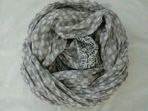 Foulard & Sciarpe: SCHAL  GRAU - FABRIKNEU – Nuovo e nell'imballaggio originale da Honau venduto da sainj 2