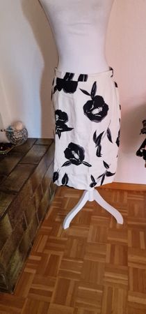 MaxMara Rock mit Blumenmuster, Grösse 38, Made in Italy
