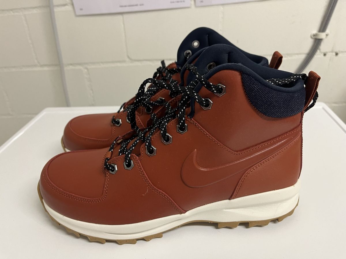 Nike Scarpe da uomo: Nike Sneaker Boots Gr. 43 Herbst Winter Schuhe – Nuovo e nell'imballaggio originale da Zürich venduto da Luca-g79