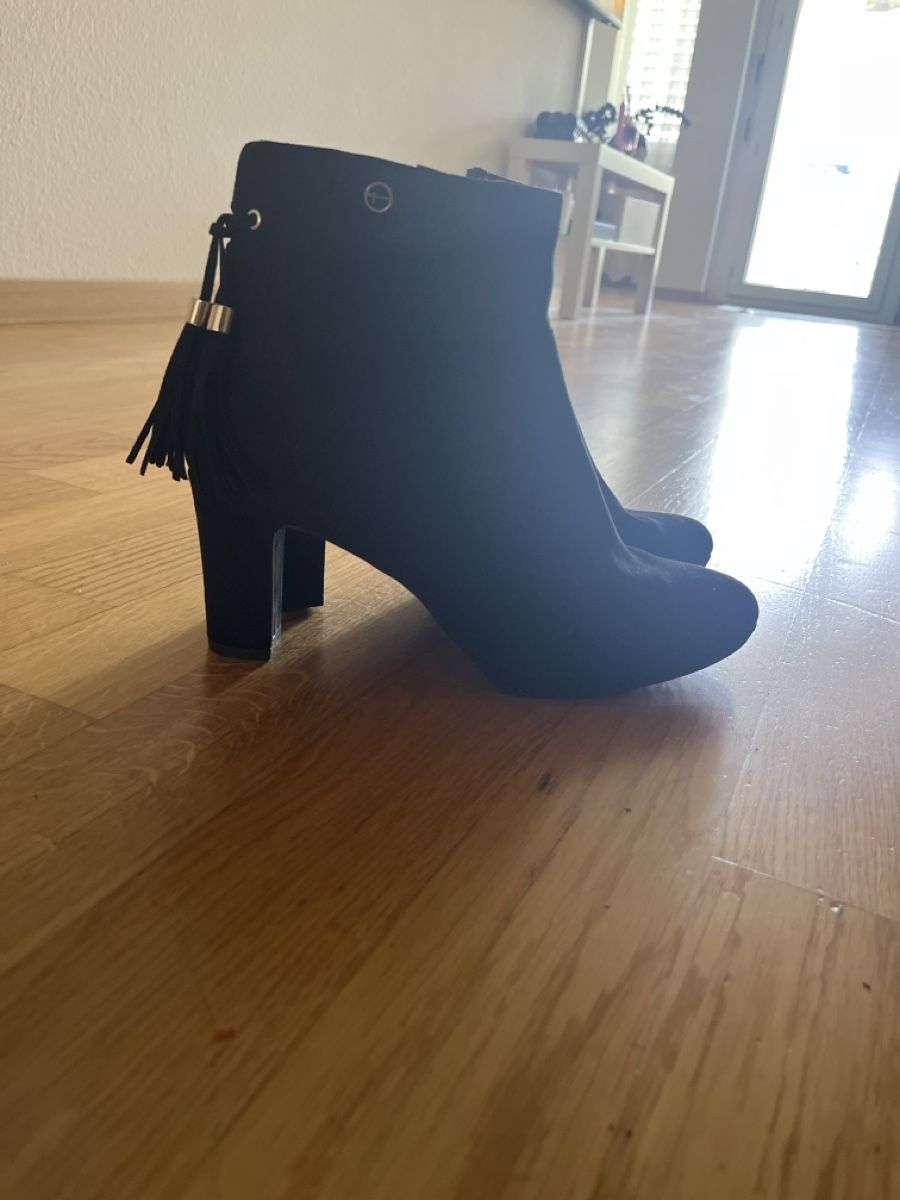 Damenschuhe: Stiefeletten Damen schwarz Grösse 40 – Gebraucht aus Winterthur von rat_cz9v 1