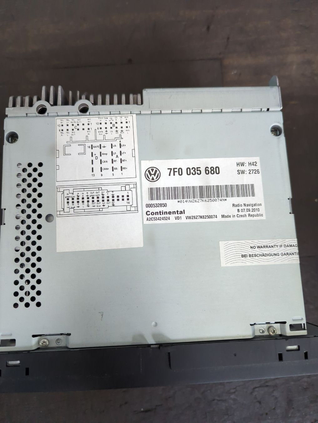 VW Toutes les pièces auto: T5 Original Radio mit DAB Transmitter – D'occasion à Igis par sch_69f2 1