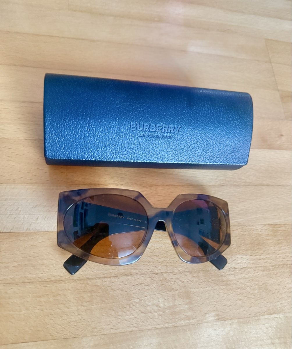 Burberry Occhiali & Lenti: Sonnenbrille Burberry mit Etui – Nuovo (secondo la descrizione) da Zürich venduto da chr_ypn8