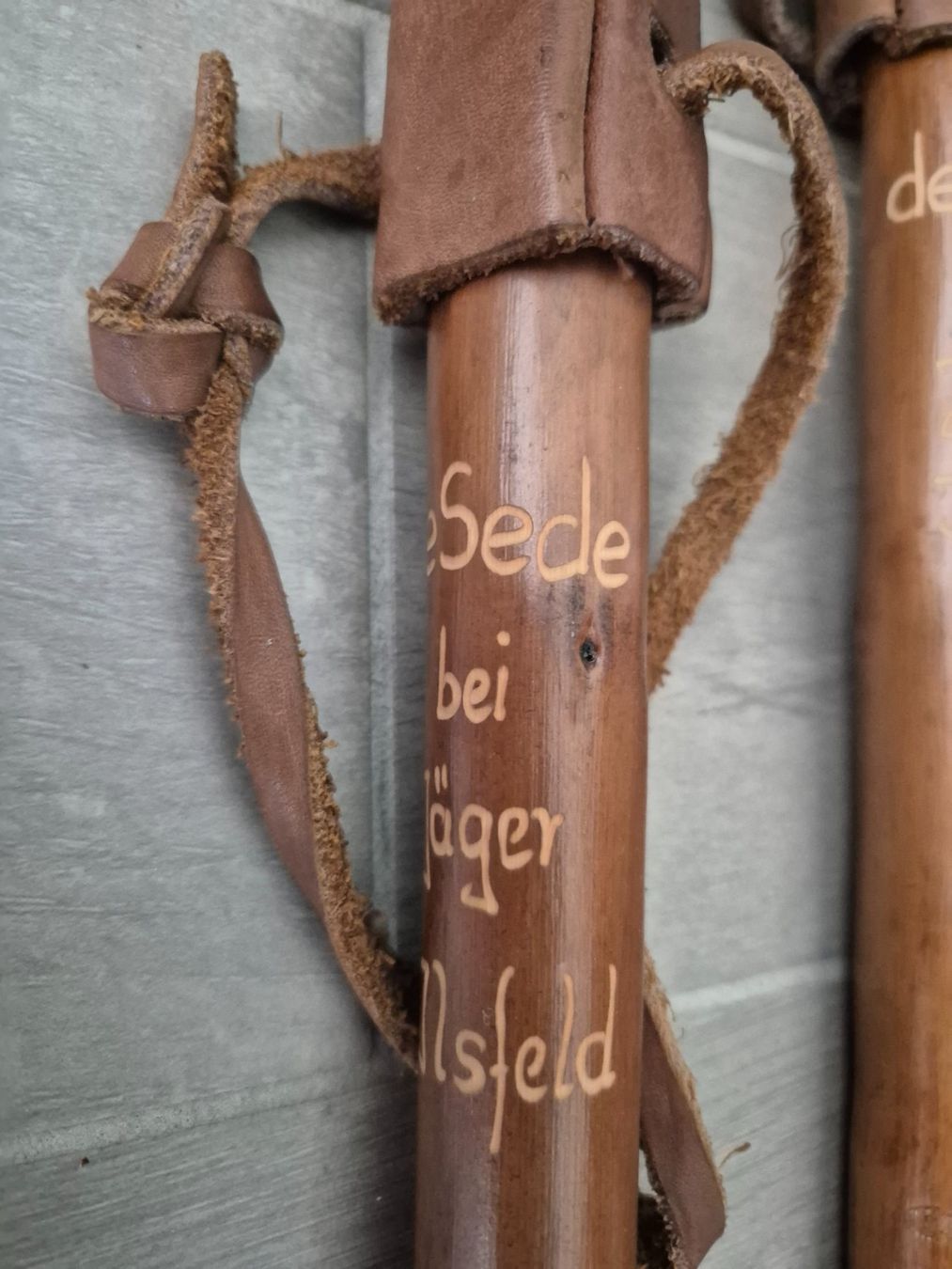Wanderstöcke: 2 bâtons de marché anciens en bois – Gebraucht aus Fully von tameab 2