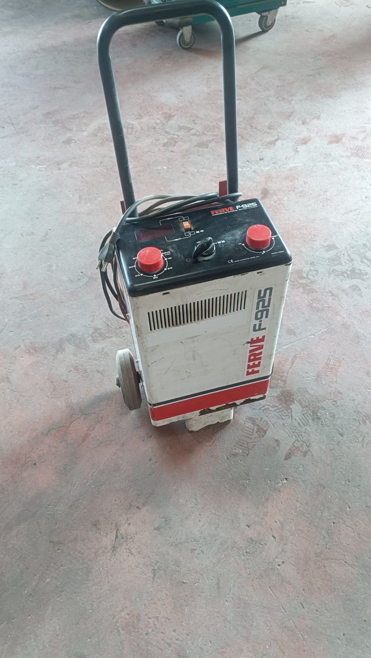 Ladegeräte: Batterie Ladegerät – Gebraucht aus Andelfingen von Ruwo