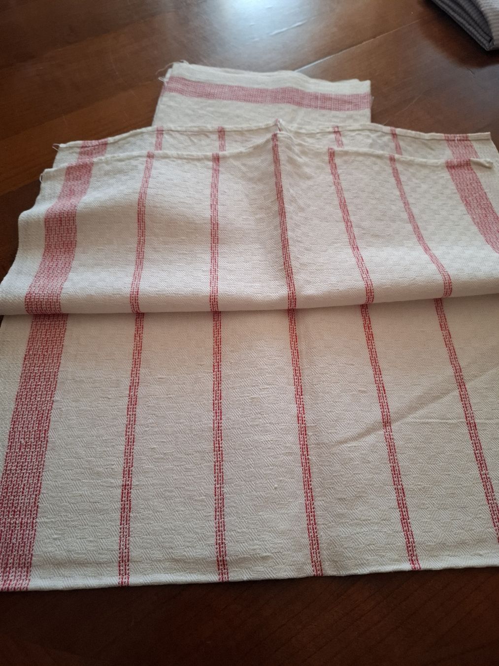 Tessuti: asciugapiatti bianchi a righe rosse 3 pezzi vintage  – Nuovo (secondo la descrizione) da Viganello venduto da sor_dcq8 2