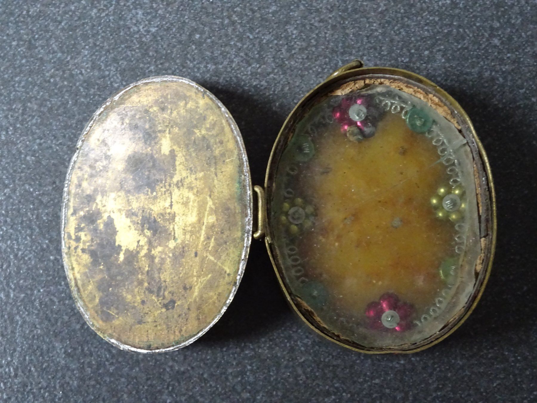 Anhänger: Antike Agnus Dei Kapsel / Amulett – Gebraucht aus Esslingen von eintagammeer