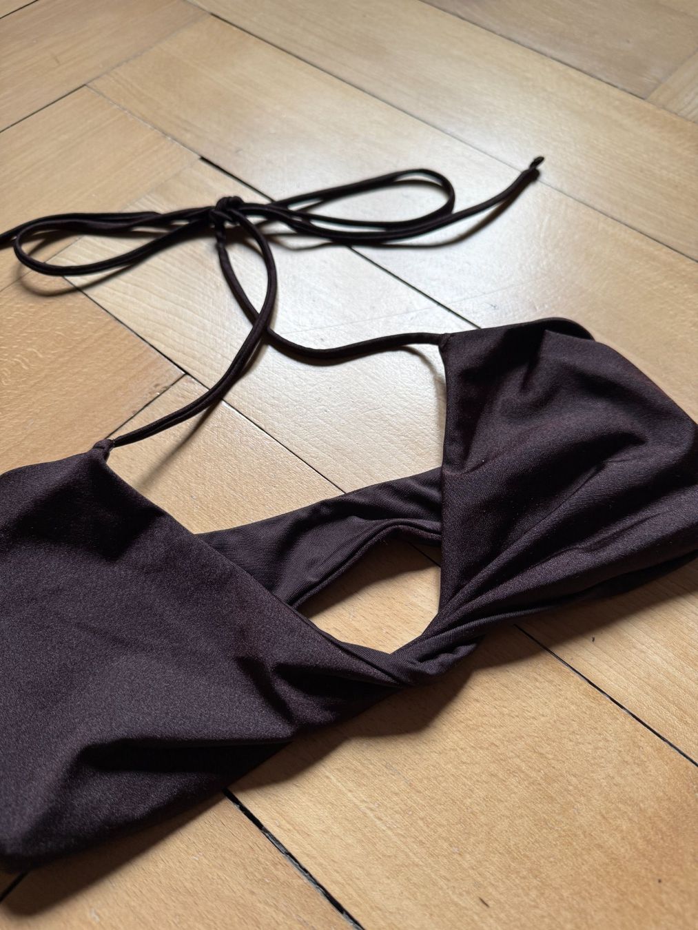 Weekday Costumi da bagno & Bikini: WEEKDAY - Bikini Oberteil dunkelbraun S – Usato da Zürich venduto da Diazaio 1
