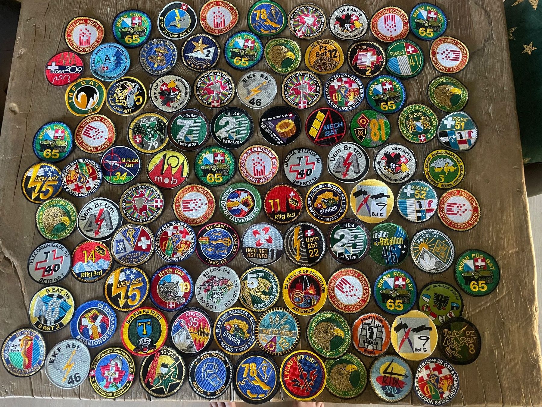 Schweizer Armee Placchette & Badge: XXL Militär Badge Sammlung !! – Usato da Volketswil venduto da rubin74