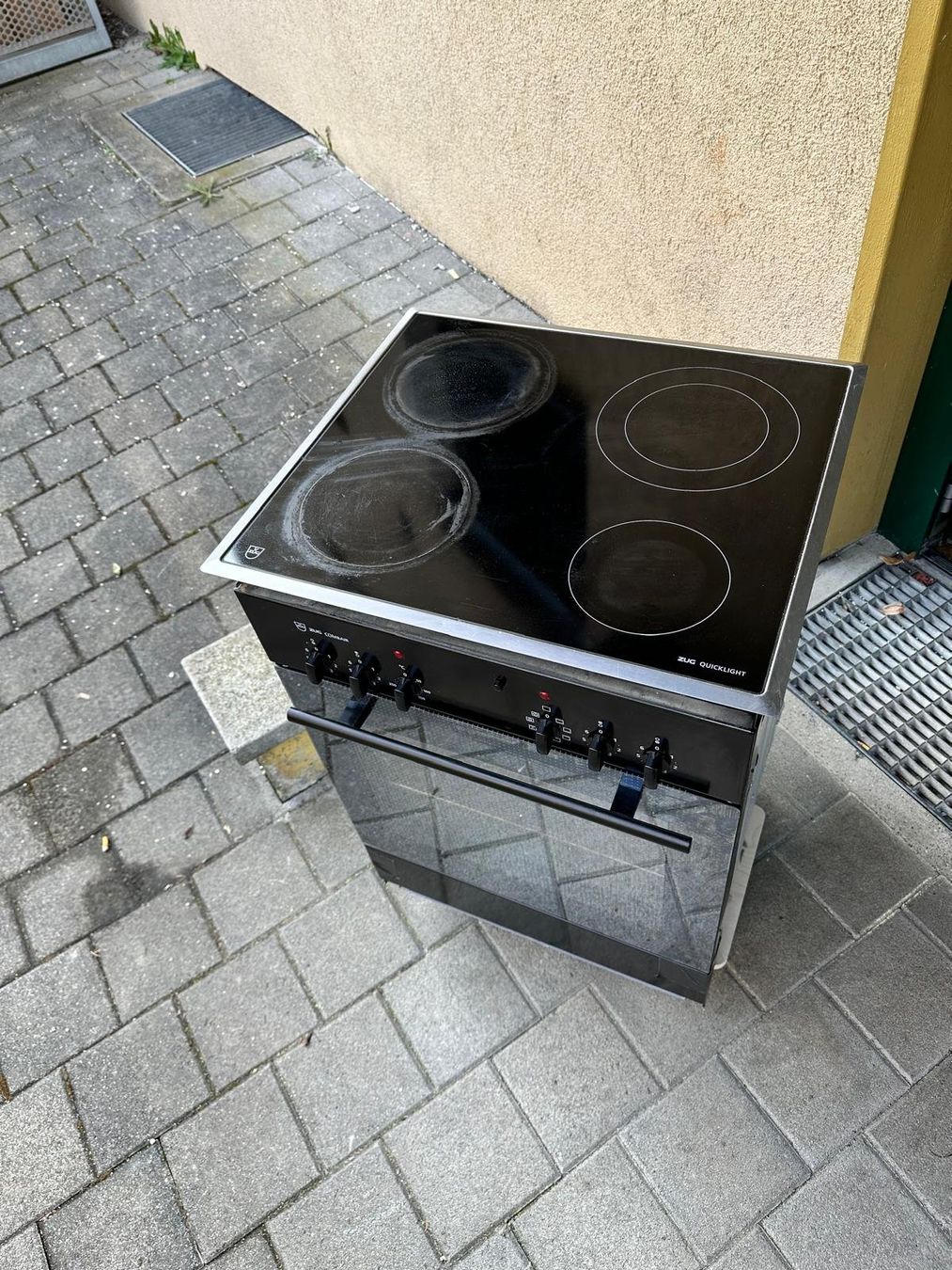 V-Zug Forni: Backofen mit Glaskeramik V-ZUG – Usato da Spreitenbach venduto da Space_X 3