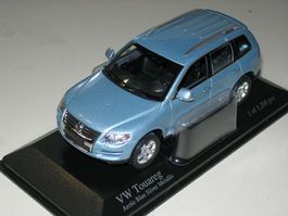 VW Touareg 2006 arctic blue * Minichamps 1:43