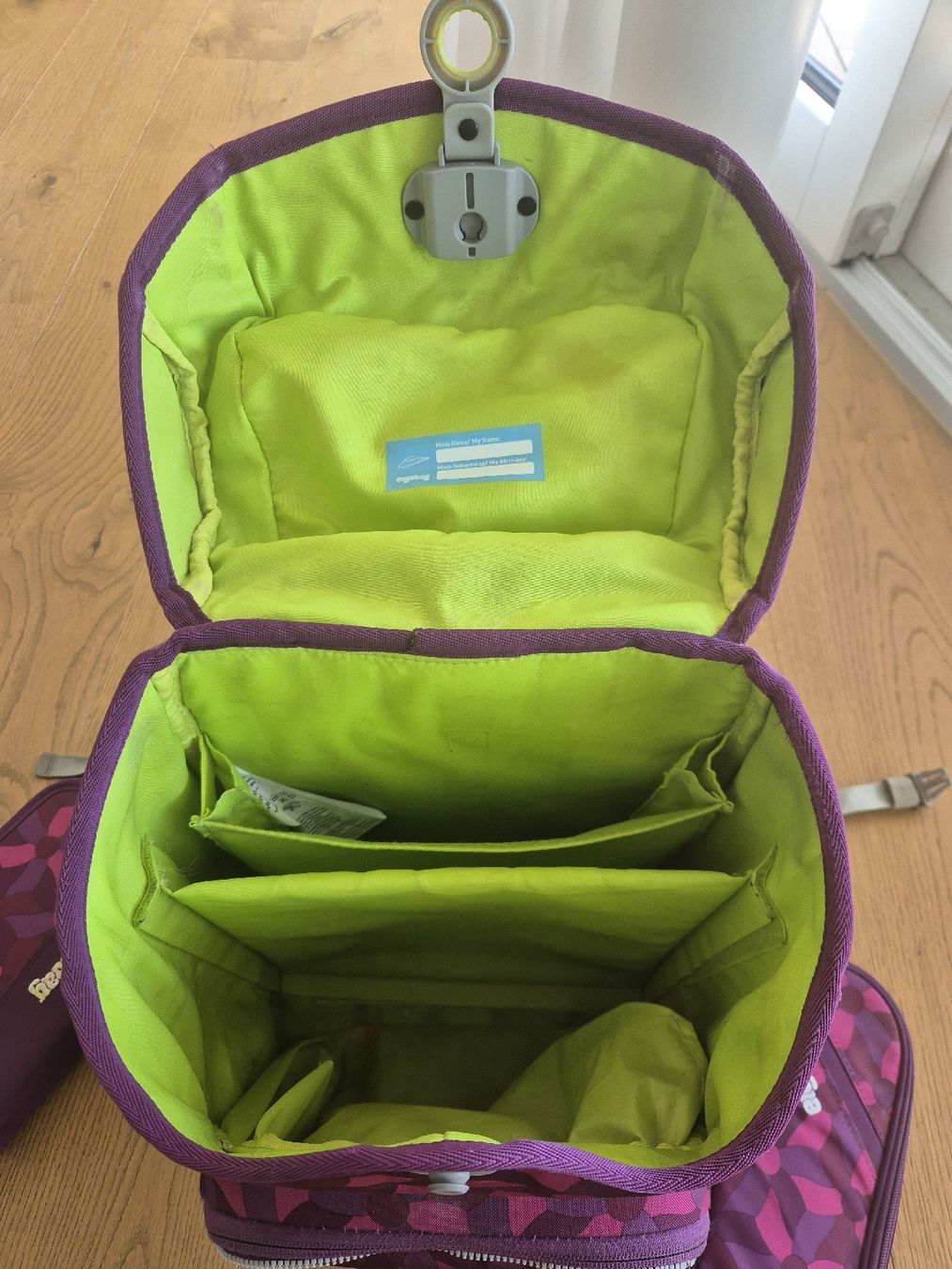 Ergobag Kindertaschen: Ergobag cubo Thek inkl. Zubehör – Gebraucht aus Bülach von Best-Touchdown 1