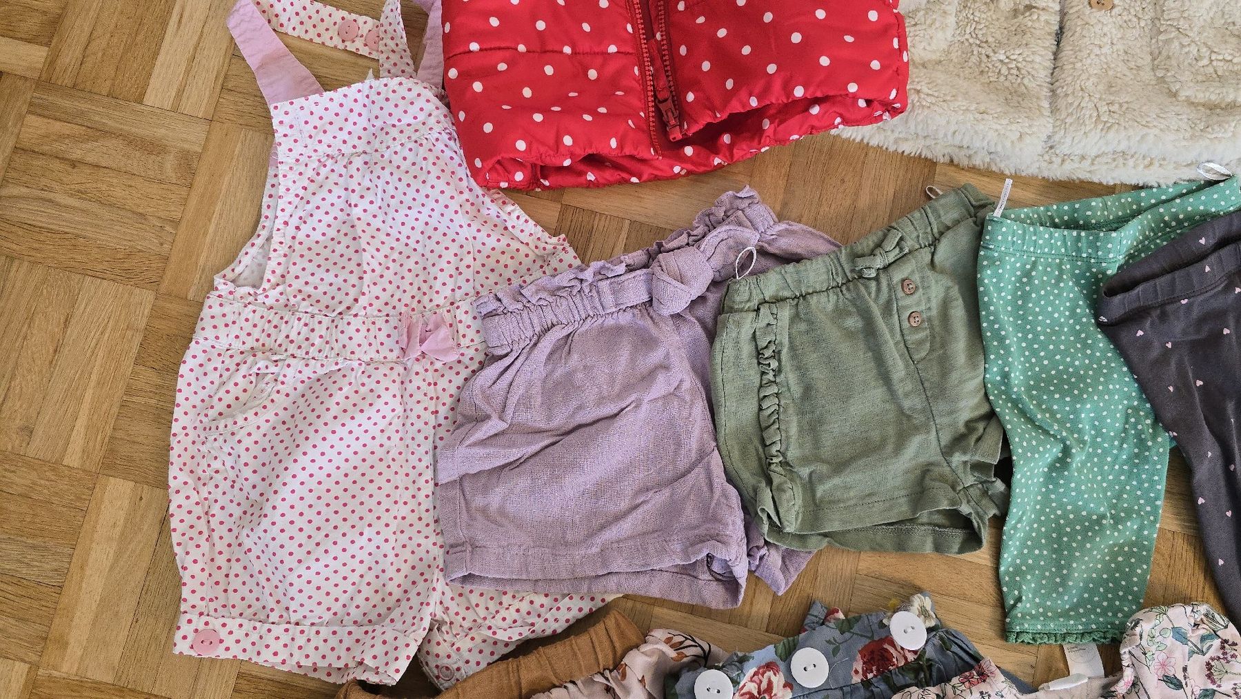 Lotti & Set di vestiti: Schönes Mädchen Kleiderpaket Grösse 80 – Usato da Buchberg venduto da MaddieF 6