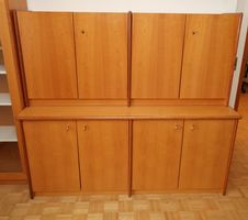 Zwei Holz-Kommoden: Gute Qualität, schlichtes Design