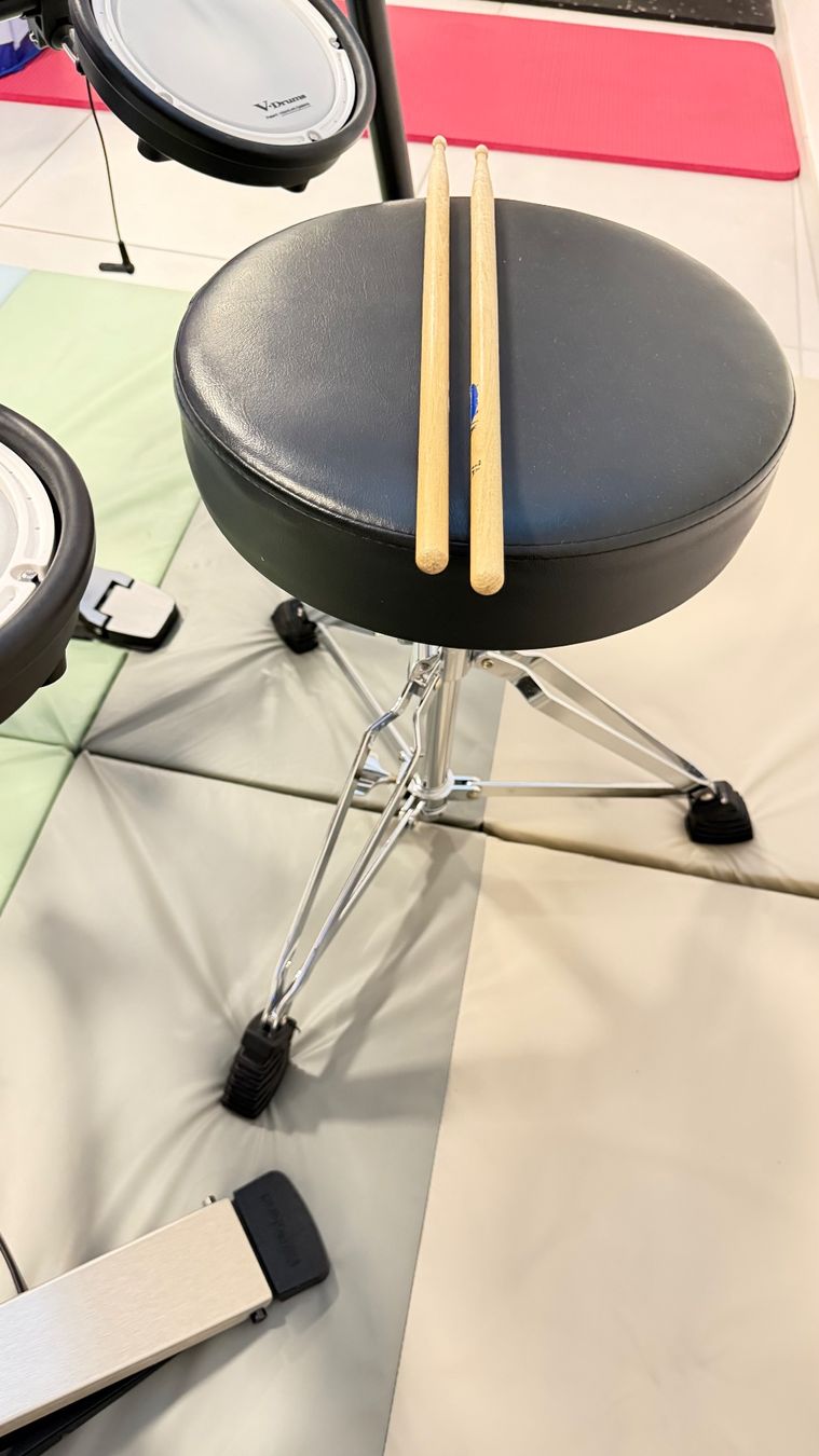 Roland Musikinstrumente: Roland V-Drum TD-07 E-Drum Behringer Lautsprecher +Kopfhörer – Gebraucht aus Zuckenriet von dia-f. 4
