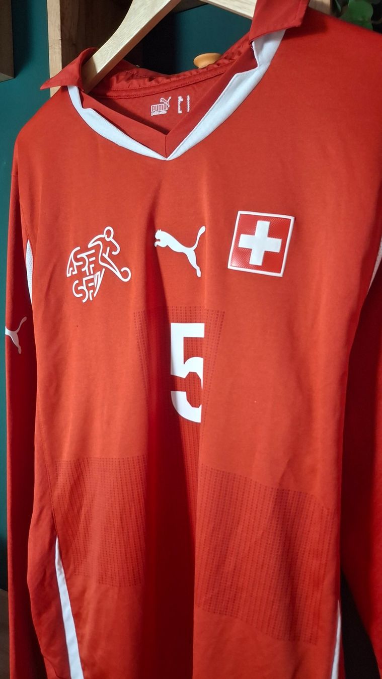 Schweizer Nati Leibchen & Hosen: Switzerland 2010 Nati world cup player version puma – Gebraucht aus Yverdon-les-Bains von flo_8fgr 1