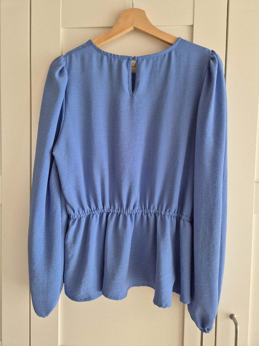 Only Blusen: ONLY Bluse, Gr. M, hellblau, neuwertig – Gebraucht aus Känerkinden von melbaumg 1