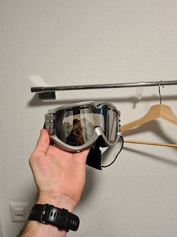 Occhiali & Lenti: Snowboardbrille grau  guter Zustand – Usato da Bern venduto da mab9