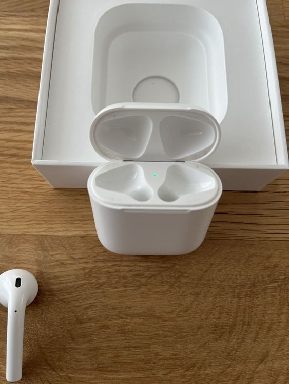 Apple AirPods 2  4