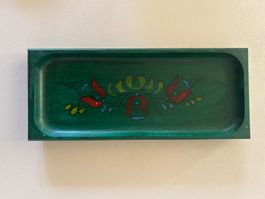 Tablett aus Holz im skandinavischen Rosemaling-Stil