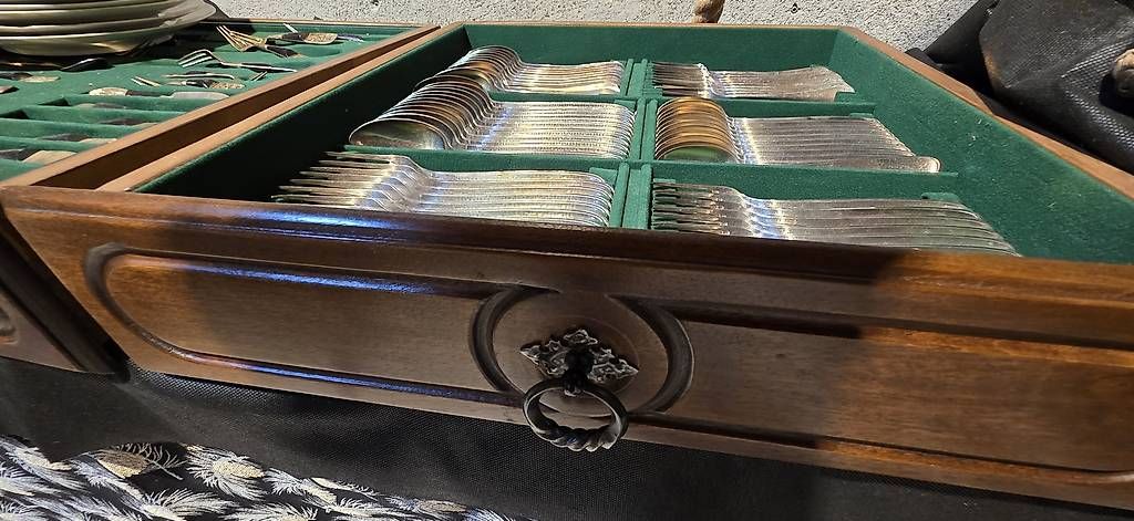 Commodes: Meubles avec couverts  – D'occasion à Saubraz par Caly0 3