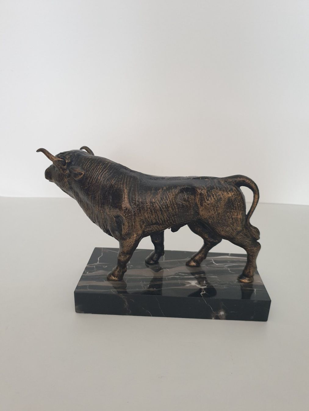Sculture & Statue: RIESEN STIER GUSSEISEN FIGUR – Usato da Locarno venduto da ICARO8 2