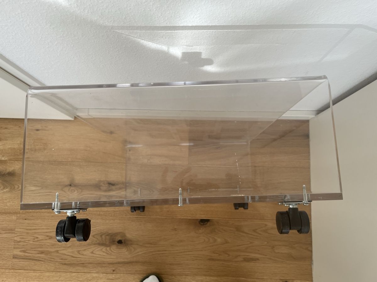 Banconi: Acryglas-Rollmöbel/Beistelltisch/Couchtisch  – Usato da Rudolfstetten venduto da Sunny114 2