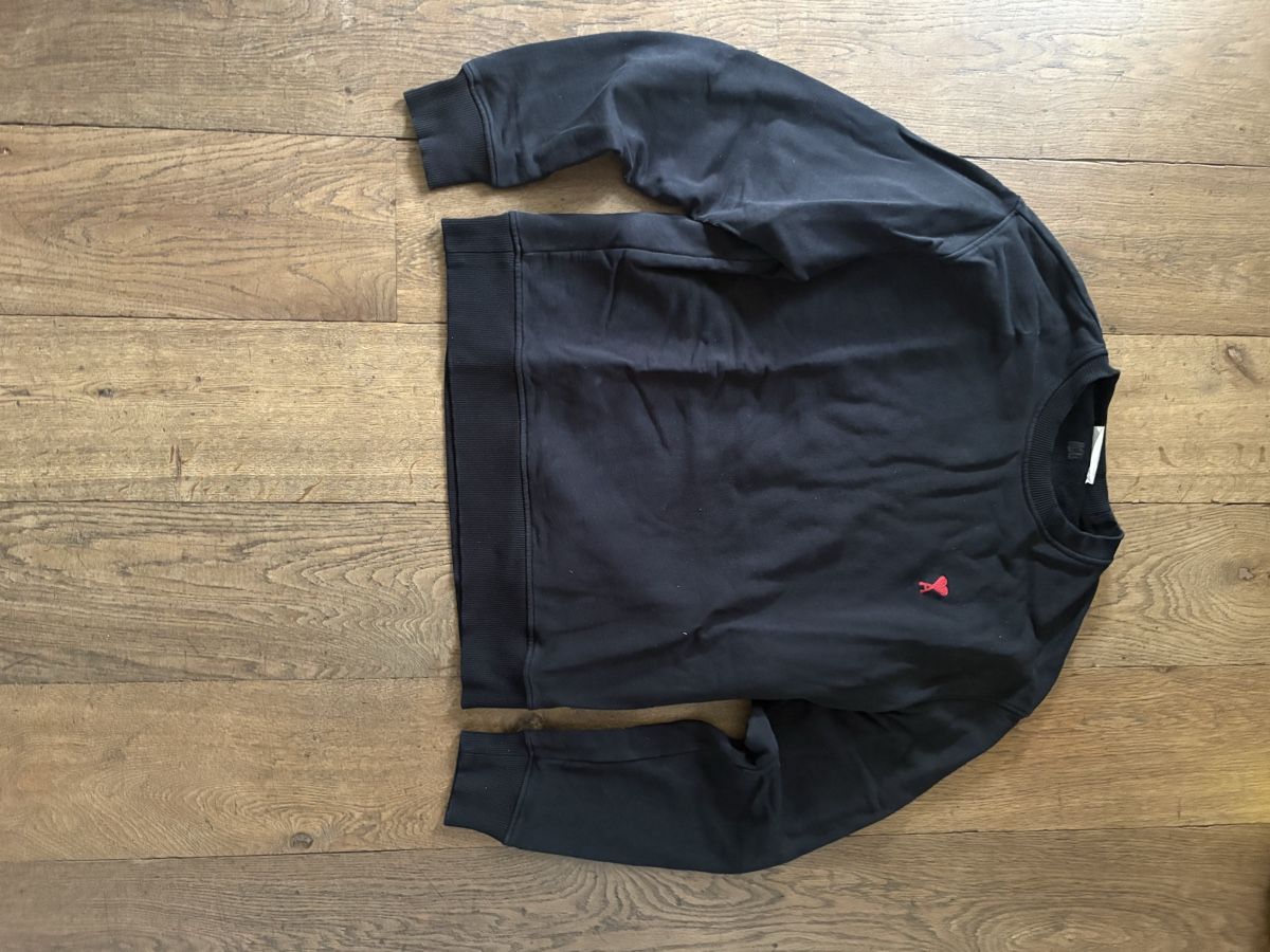 Pulls & Sweat-shirts: AMI Pullover schwarz Herz Logo Grösse M guter Zustand – D'occasion à Meilen par gui_6sh2