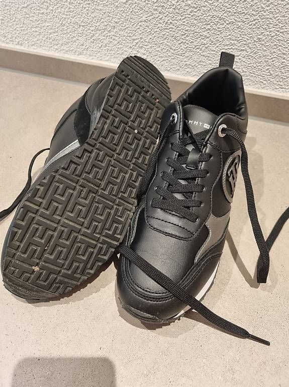 Scarpe da uomo: Tommy Hilfiger Sneaker Grösse 41 – Usato da Staufen venduto da Puzzelii 1