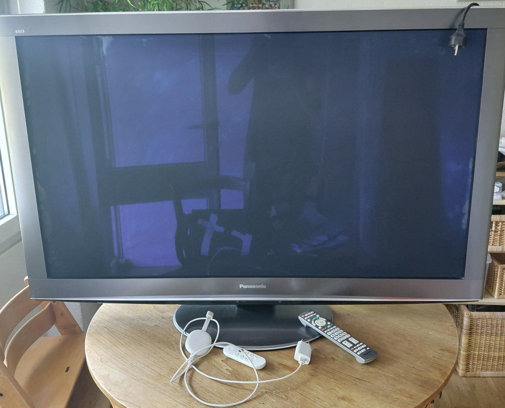 Panasonic Televisori: Panasonic TX-P50VZOE & Google Chromcast – Usato da zürich venduto da Lexalexander