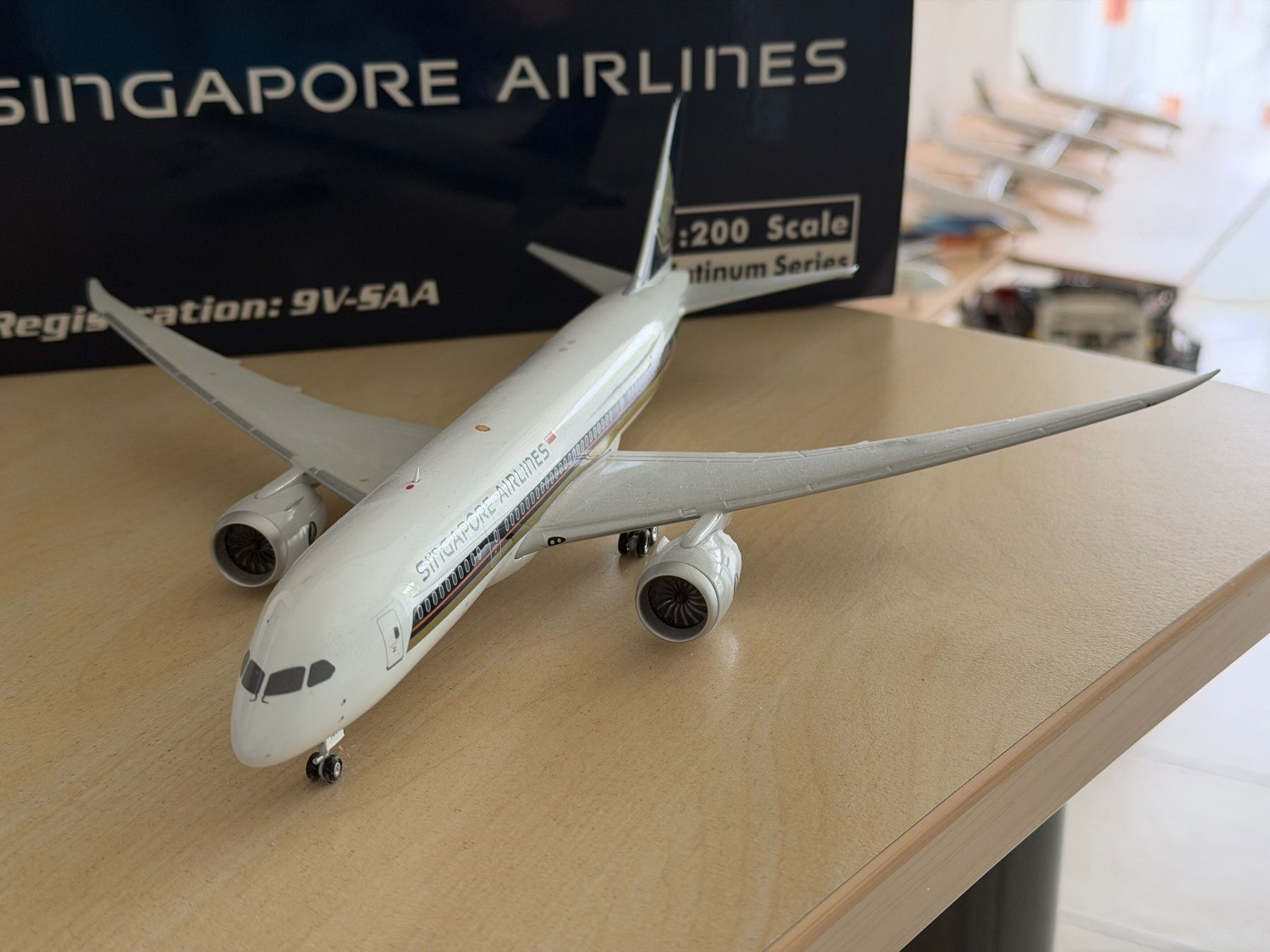 Boeing Kit di modellismo & Modellini statici: Boeing B787 Singapore Airlines 1:200 – Nuovo e nell'imballaggio originale da Dietlikon venduto da Megatop0 1