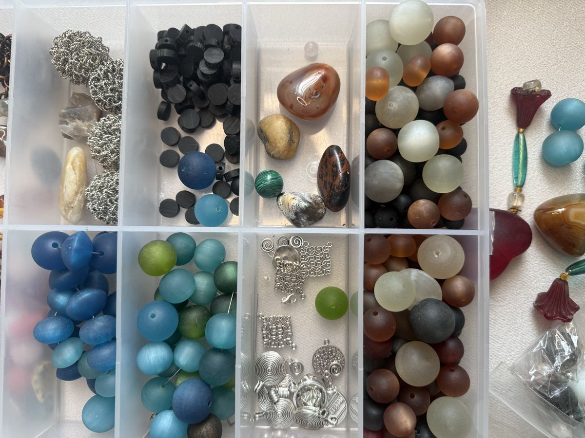 Altri gioielli: Box- Lot Perlen und Schmuckteile sortiert, DIY – Usato da Lamone venduto da LaCantinaMagica 6