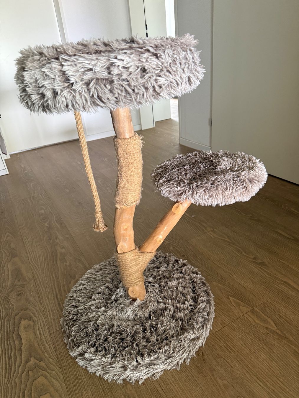 Tiragraffi: Katzenbaum Kratzbaum, Holz massiv – Usato da Aarau Rohr venduto da Flashlunaris