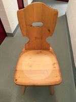 Massive Stühle 