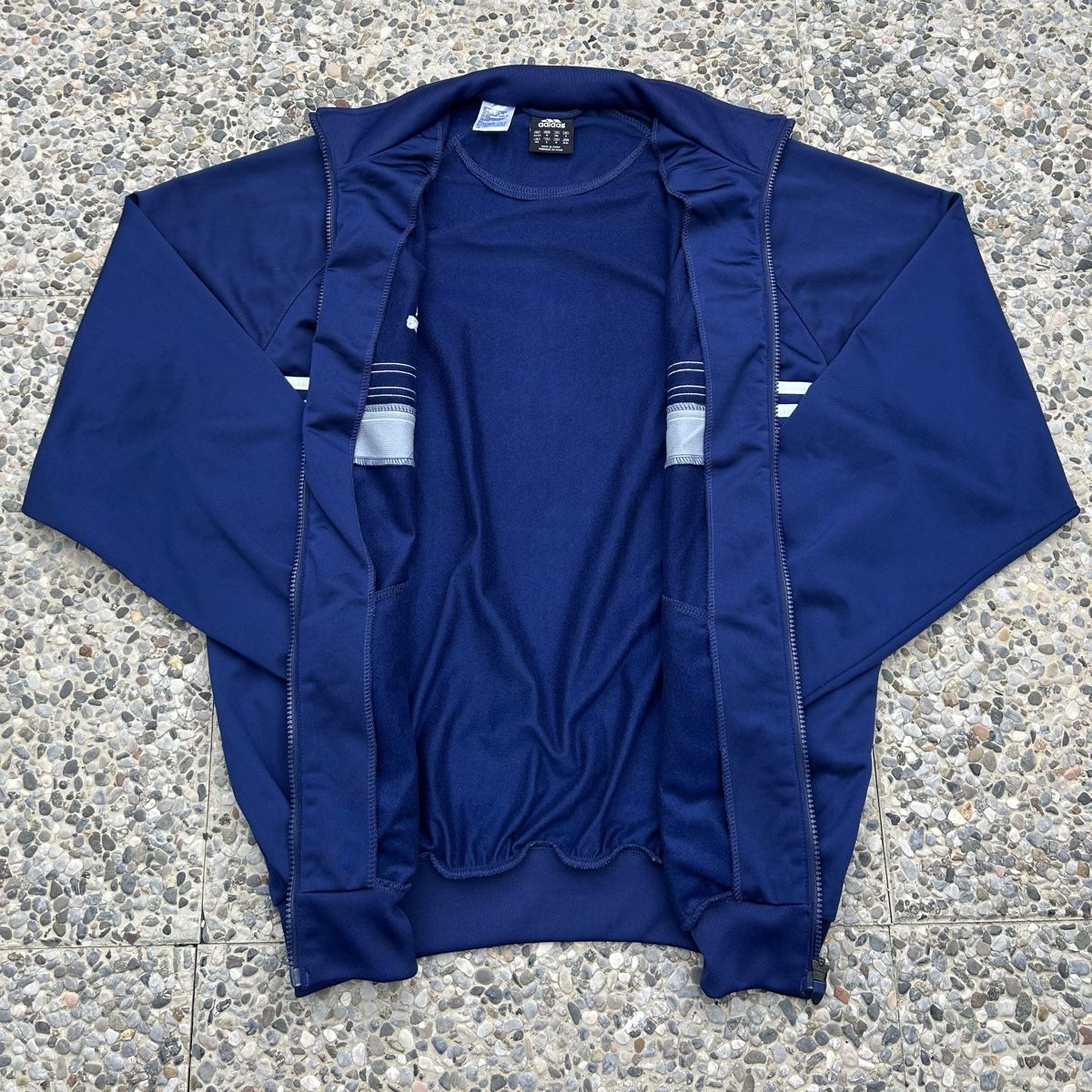 Adidas Vestes: Vintage Adidas Blue Track Jacket – D'occasion à brent par fukusapes 2