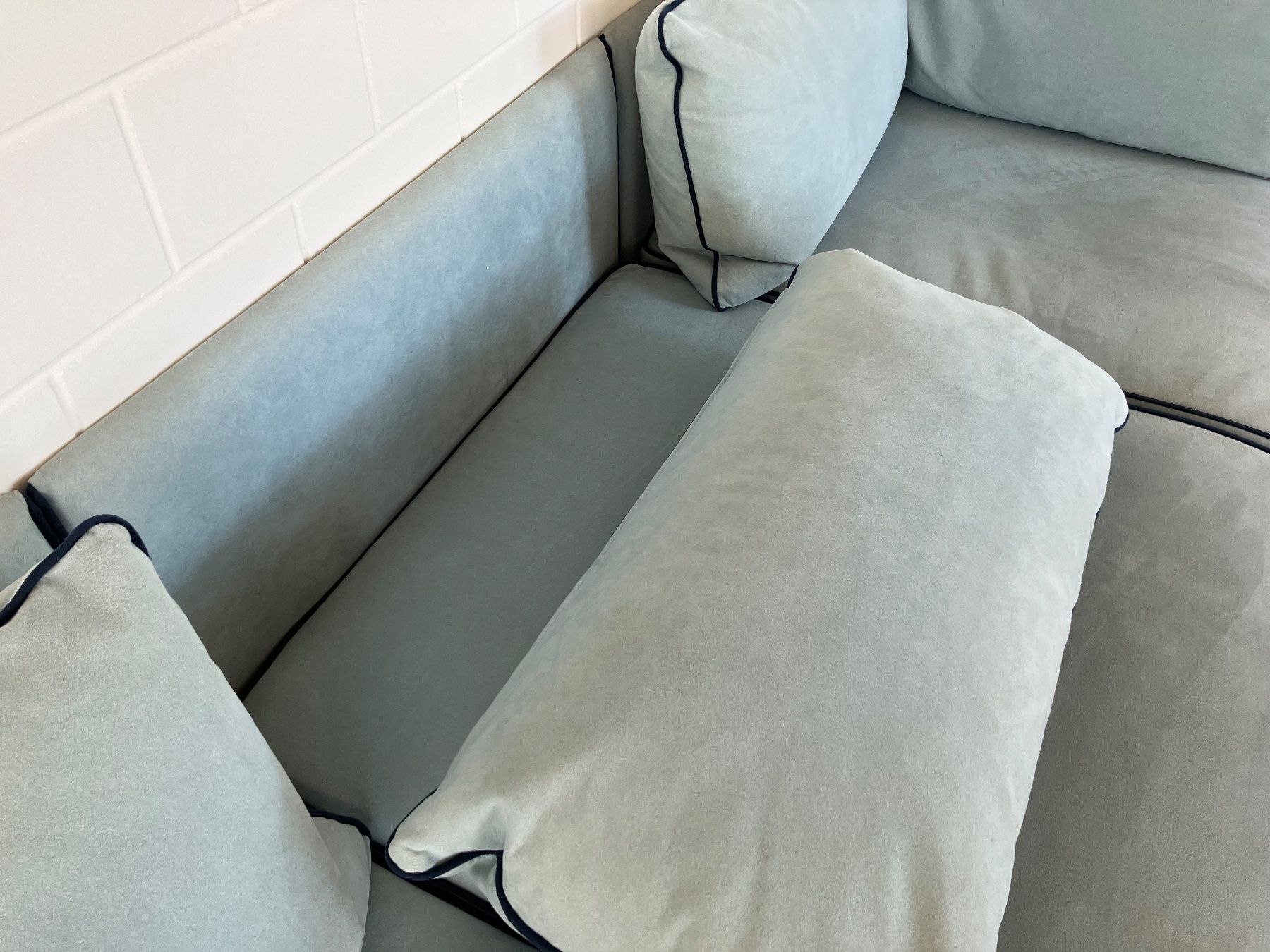 Cassina Divani: Canapé bleu clair (Cassina design) – Usato da Corseaux venduto da tomzoran 1