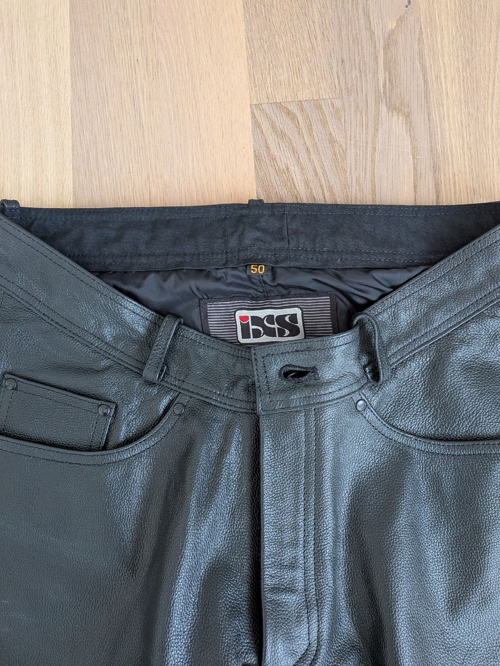 IXS Pantaloni: Motorrad Lederhose IXS  – Nuovo (secondo la descrizione) da Reutigen venduto da Aprilia-0046 4