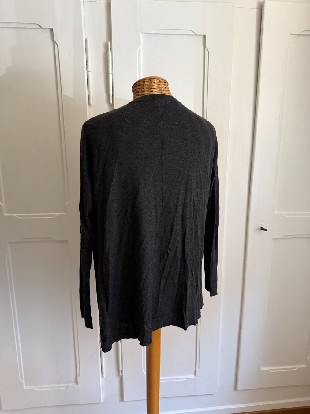 H&M Giacche: Feinstrick Jäckchen dunkelgrau XS – Usato da Zürich venduto da Diazaio 2
