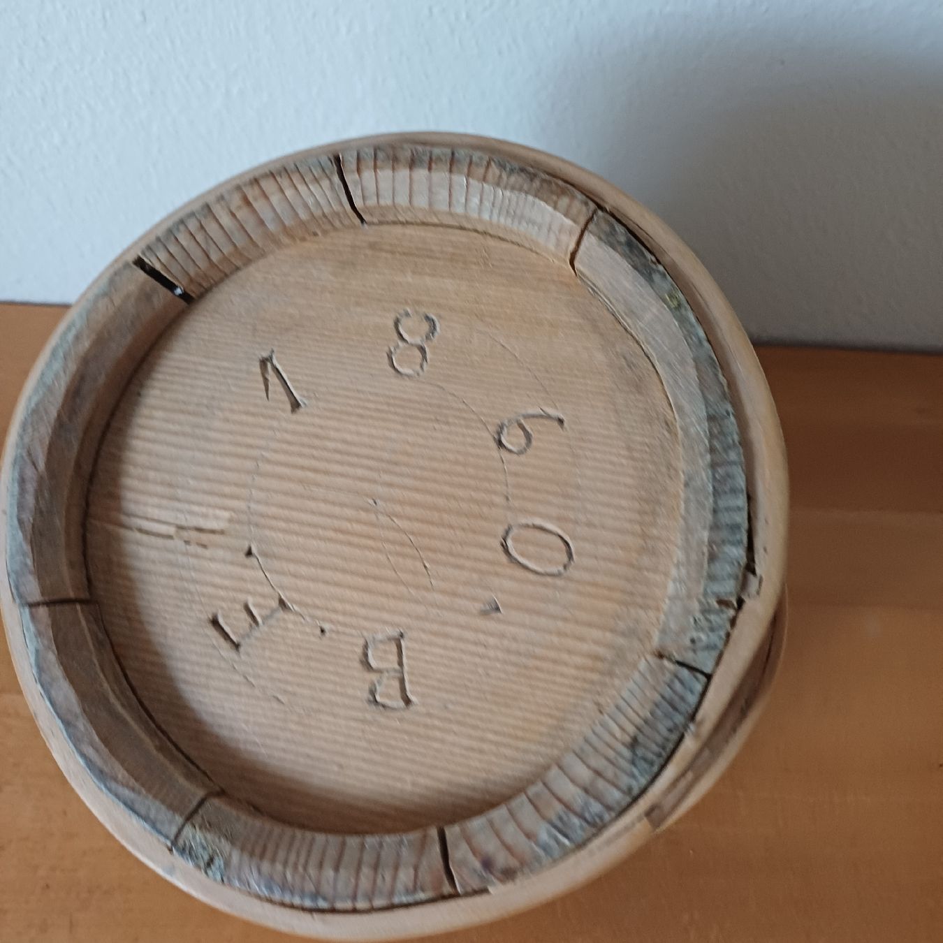 Articoli in legno: Holzgefäss mit Deckel, Ausguss und Handgriff  – Usato da Trimmis venduto da grrose 5