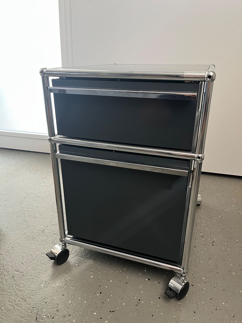 USM Korpus: USM Haller Rollcontainer Anthrazit – Gebraucht aus Boningen von fabrice123